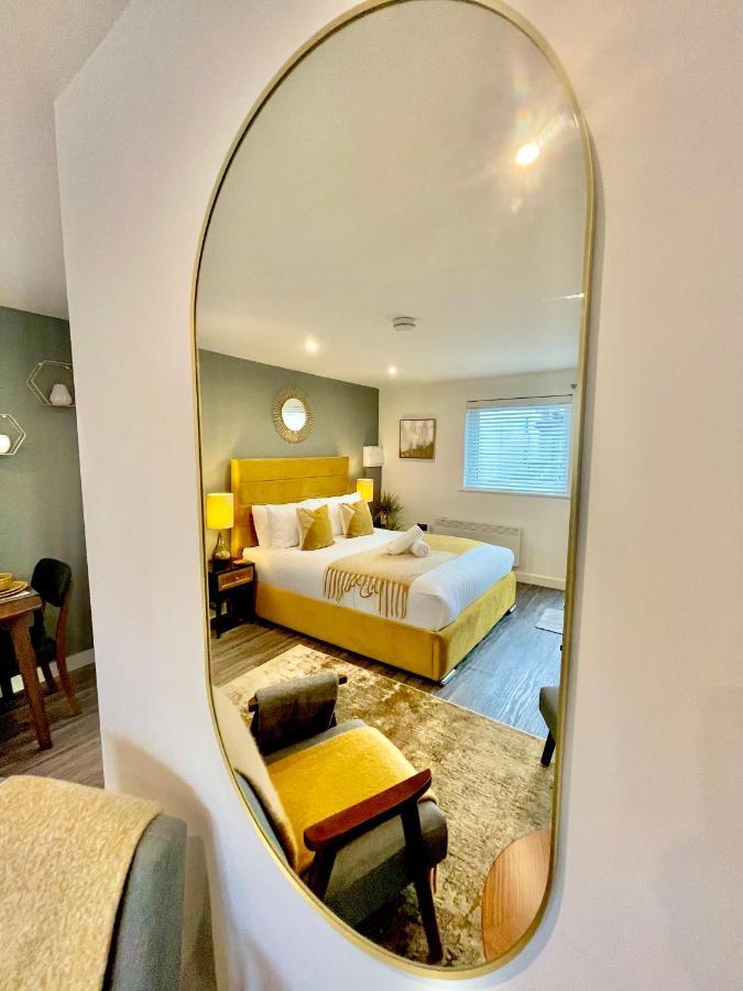 A Cozy Hideaway With Balcony - Close To Beach 伯恩茅斯 外观 照片