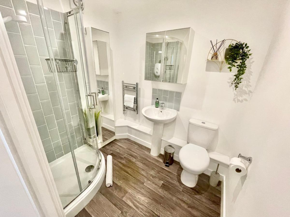 A Cozy Hideaway With Balcony - Close To Beach 伯恩茅斯 外观 照片