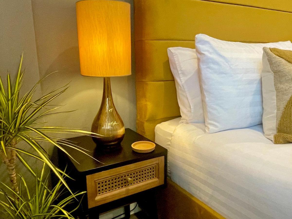 A Cozy Hideaway With Balcony - Close To Beach 伯恩茅斯 外观 照片
