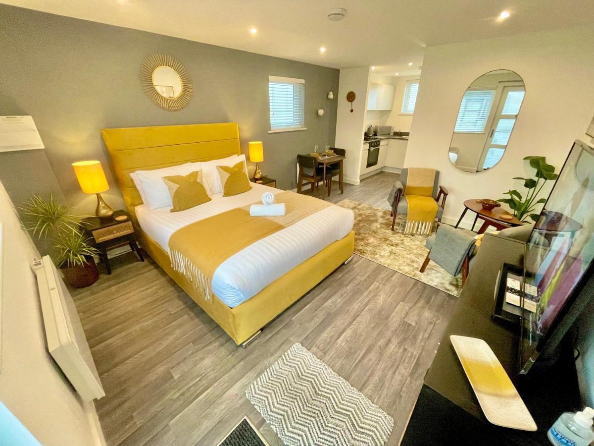 A Cozy Hideaway With Balcony - Close To Beach 伯恩茅斯 外观 照片